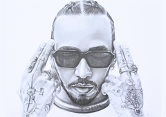 Dean Coldham’s graphite portrait of Lewis Hamilton distills presence into pure monochrome intensity. With hands raised to his temples and eyes hidden behind dark lenses, Hamilton appears composed, focused, and unshakable. Intricate tattoos and finely rendered textures add depth, capturing both the precision and individuality that define a champion.